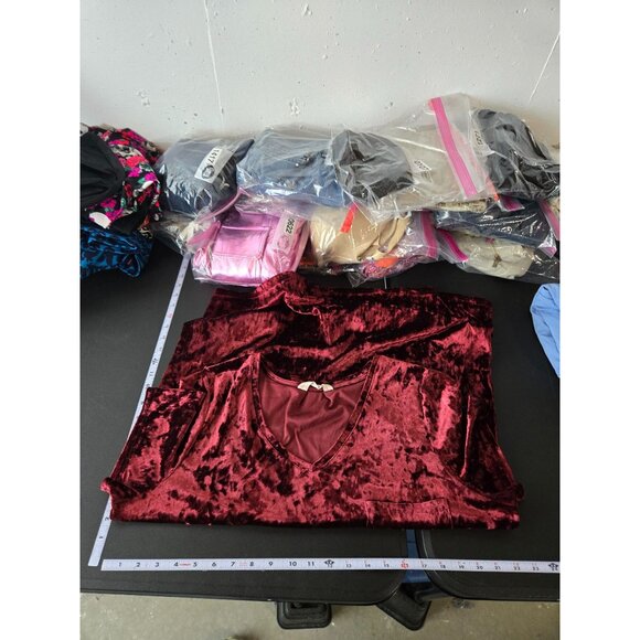 Spring + Mercer Womens Red Velvet Legging Tee V-Neck Top Size XL Stretch Casual - Picture 7 of 9